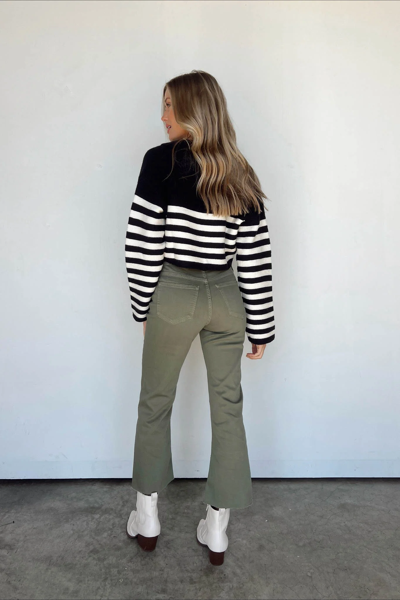 Cadet Cropped Flare Jeans - Image 9