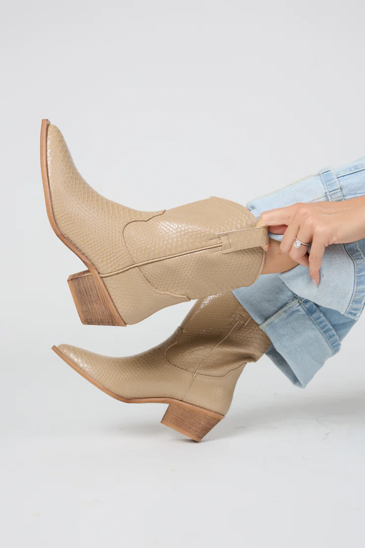 Karlie Boots - Image 2